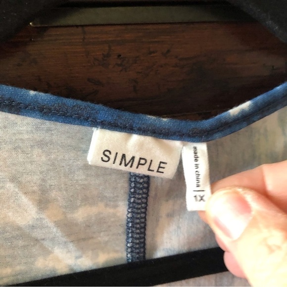 Simple Art to wear, blue tie dye stretch tunic top in size 1x - Picture 4 of 7